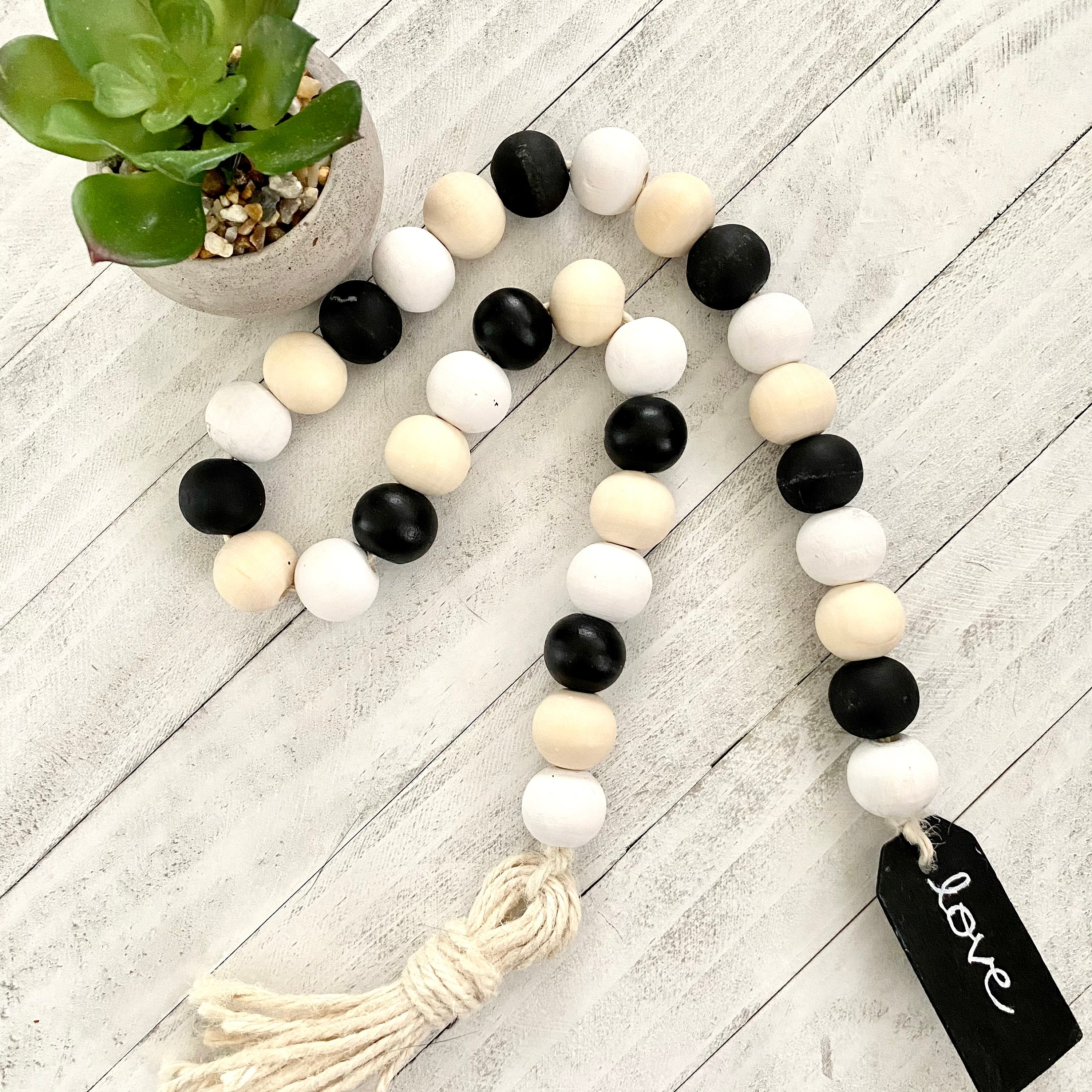 Guirlande de perles de bois de ferme | Guirlande de perles de bois noir et blanc | Plateau à gradins Garland | Table basse à carreaux de buffle Décor | Perles bohèmes de buffle