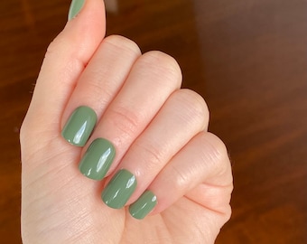 Winter Green Press On Nails | Square Nails | Short Nail | Fall Press On Nails | False Nails | Accent Nails | Reusable Nails