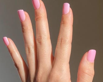 Short Square Pink Press On Nails: Reusable Starburst Manicure