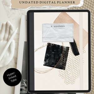May include: A digital planner template with a beige background and black and gold abstract shapes. The text "L'AGENDA" is at the top of the page.