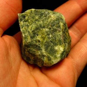 Pedra Serpentina Bruta de Qualidade AAA do Peru | Cristal Verde Natural de 3-6” para Cura, Meditação e Decoração