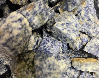 ブルークォーツ原石（箱入り平打ち）1～2インチ（約2.5～5cm