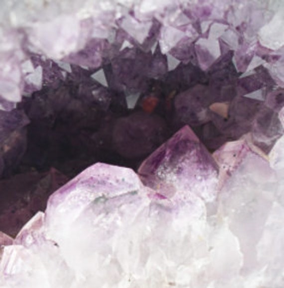 アメジストジオード標本 - 濃い紫色の結晶 - 見つけるのが難しい