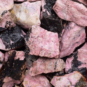 Rhodonite Rough  Stones -  Bulk lot Raw Rhodonite, ‘A&#39; Grade Healing Crystals and Stones, - Premium Rhodonite 100% natural.  Wholesale.