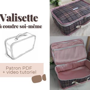 Può includere: Un kit da cucito rettangolare in tessuto a quadri con interno rosa e manico bianco. Il kit ha una chiusura con cerniera. L'immagine include anche uno schizzo del kit e il testo "Valisette à coudre soi-même" e "Patron PDF + video tutoriel."