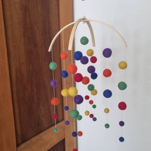 Mobile made of felt balls, felt mobiles, mobiles, rainbow mobiles in the classic rainbow colors