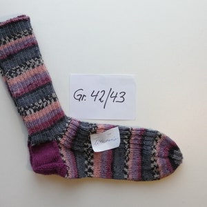 warme Wollsocken 42/43 handgestrickt lila vario