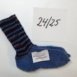 warme Wollsocken 24/25 handgestrickt Kindersocken blau rot geringelt