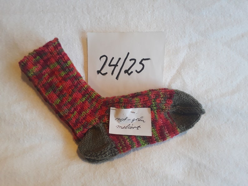 warme Wollsocken 24/25 handgestrickt Kindersocken rot-grün meliert