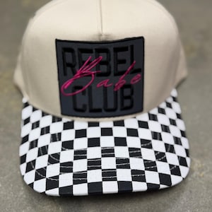 Casquette trucker Rebel Babe Club | Casquette à carreaux noirs et blancs | Casquette rose tendance pour femme | Casquette à carreaux tendance