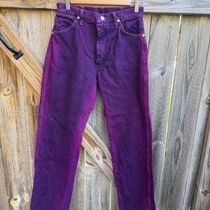 Vintage Wrangler-jeans från 80- och 90-talet i psykedelisk lila, midja 66 cm bild 1