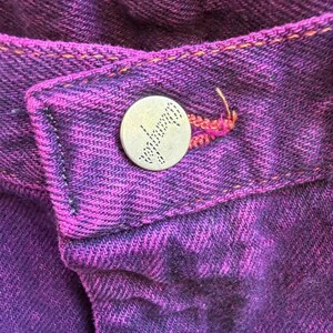 Vintage Wrangler-jeans från 80- och 90-talet i psykedelisk lila, midja 66 cm bild 2