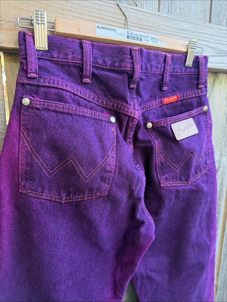 Vintage Wrangler-jeans från 80- och 90-talet i psykedelisk lila, midja 66 cm bild 3