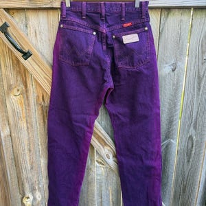Vintage Wrangler-jeans från 80- och 90-talet i psykedelisk lila, midja 66 cm bild 4