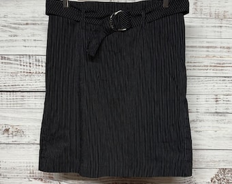 Falda vintage negra de rayas finas de Ralph Lauren con cinturón, talla 10