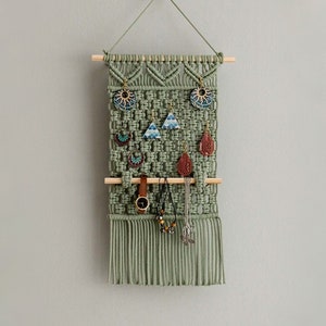 Porta pendientes de macramé, decoración de baño, colgador de collares, joyero bohemio, decoración de habitación de niña, regalo para hija, pendientes de macramé I82