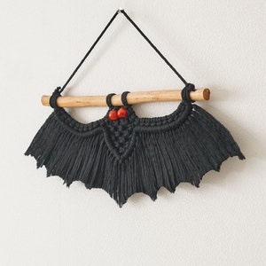 Gothic Bat Dreamcatcher, Pentacle Goth, Black Pentagram, Dark Academia Decor, Halloween Macrame, Wiccan Gift, Pentacle Decoratie V03