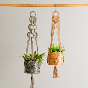 Makraméväxthållare, Makraméhängande, Tofshängare, Inomhusträdgård, Naturlig dekoration, Boho heminredning, Hängande kruka, Makraméplanter I48