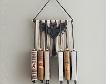 Estante de pared de macramé con forma de murciélago: un soporte rústico para libros, un hogar espeluznante o un regalo para lectores (H19)
