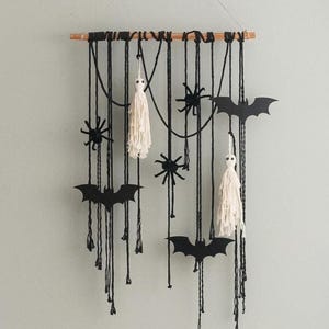 Halloween Macrame Ghost Wall Hanging - Spooky Boho Bat & Spider Decor U16
