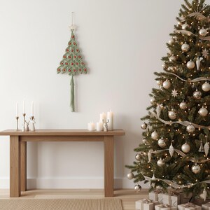 Makramee Weihnachtsbaum, minimale saisonale Kunst, Boho Wandbehang, Weihnachtsdekoration, Baumdekor, Weihnachtsgeschenk, Weihnachtswandbehang X52 Bild 13