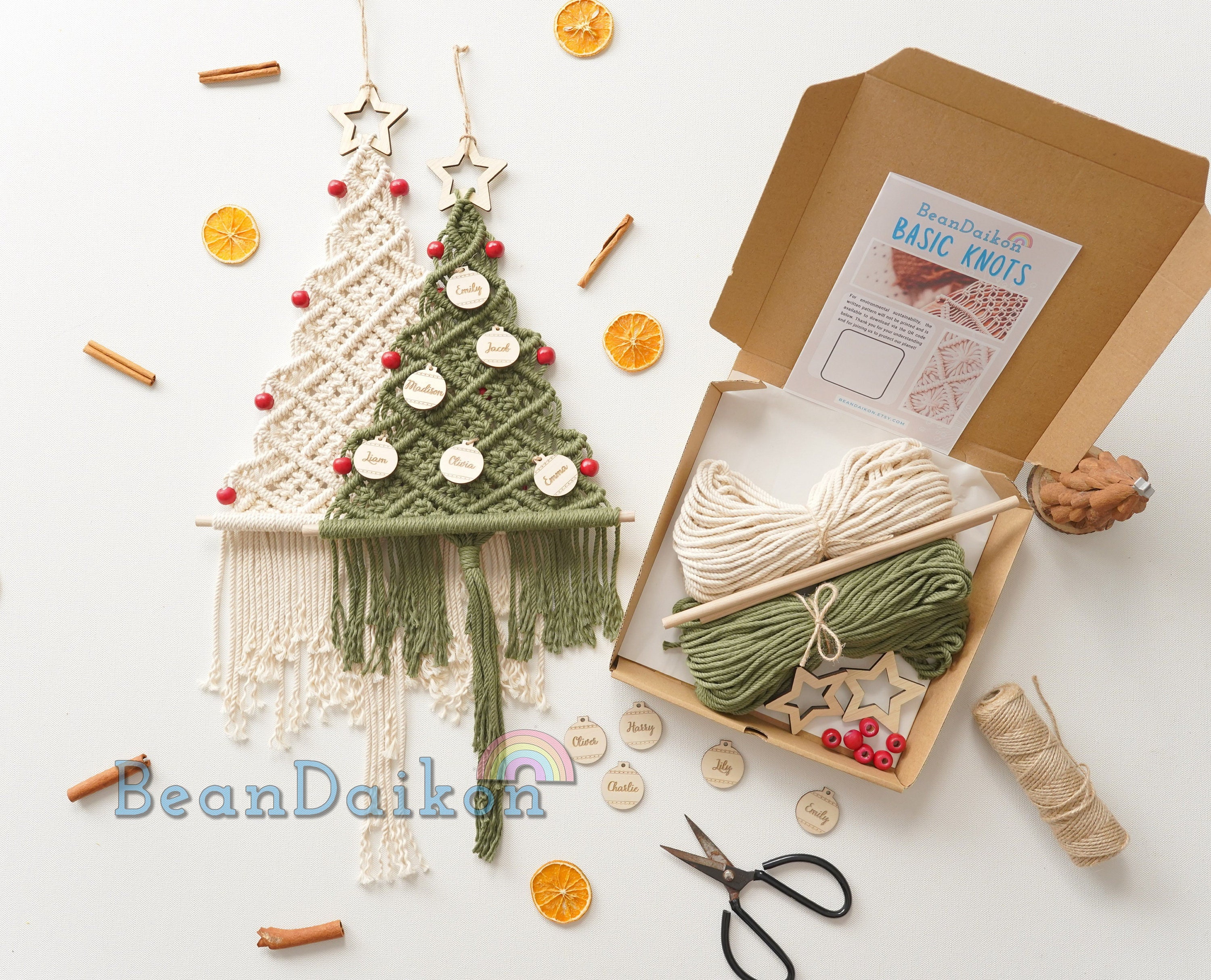 20 DIY Modern Christmas Tree Holiday Ideas - Craftionary