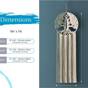 以下が含まれることがあります： 直径25.4cmの生命の木のデザインが施されたマクラメの壁掛け。壁掛けは天然の綿ひもで作られており、小（10インチ）、中（12インチ）、大（14インチ）の3サイズがあります。