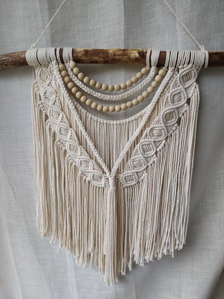 Hemera - Grande Suspension Murale en Macramé et Perles Bois