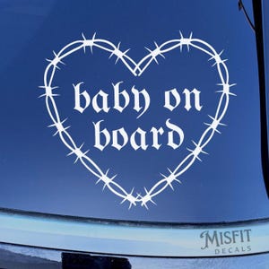 Sticker voiture fils barbelés coeurs bébé à bord : style gothique emo punk