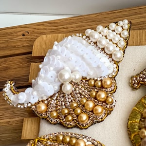 Handmade Seashell Jewelry, White and Gold Shell Brooch, Shell Pin, Beaded Gift, For Her Gift, Crystal Sea Animal Badget, Sea Creatures