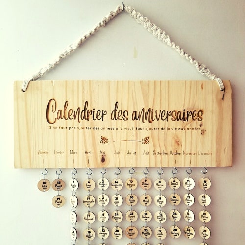 Calendrier des anniversaires famille et ou amis en bois personnalisé gravure