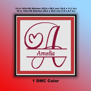 Könnte beinhalten: Kreuzstichmuster mit dem Namen "Amelia" und einem burgunderfarbenen Buchstaben "A" mit Herzdetail. Das Design ist rot umrandet. Der Text oben zeigt die Stichanzahl und die Größen in cm und Zoll an. Der Text unten lautet "1 DMC Color".