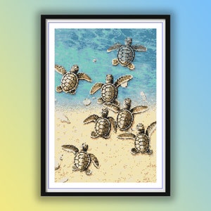 以下が含まれることがあります： 海で泳いでいる赤ちゃんウミガメのグループを描いた絵画。カメは茶色と緑色で、黒い目があります。水は青と緑で、画像の下には砂があります。
