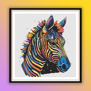 Op de afbeelding: Een kleurrijk abstract zebrahoofd met een zwarte achtergrond. De zebrastrepen zijn in tinten blauw, groen, geel, oranje en roze.