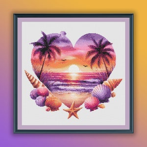 Peut inclure: Un motif de point de croix représentant une scène de coucher de soleil en forme de cœur avec des palmiers, des vagues océaniques et des coquillages. Le coucher de soleil est dans des tons de rose, d'orange et de violet.