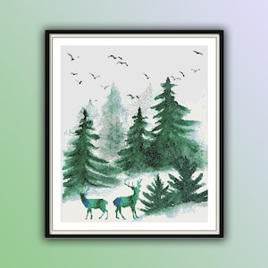 Może przedstawiać: Akwarela przedstawiająca zimowy las z dwoma jeleniami stojącymi w śniegu. Drzewa są zielone, a niebo białe. Na niebie latają ptaki.
