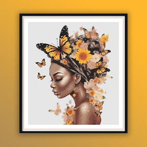 Puede incluir: Una pintura digital de una mujer con piel morena y una corona de girasoles y mariposas. La mujer tiene los ojos cerrados y mira hacia abajo. El fondo es blanco.