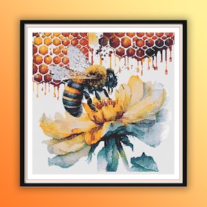 Puede incluir: Una pintura de acuarela de una abeja recogiendo polen de una flor amarilla. La abeja es negra y amarilla con un patrón de panal en el fondo.