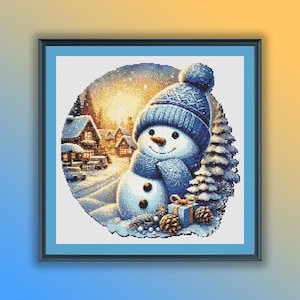 Könnte beinhalten: Ein Schneemann mit blauem Hut und Schal steht in einer verschneiten Winterlandschaft mit einem kleinen Dorf im Hintergrund. Der Schneemann hält eine Geschenkbox.