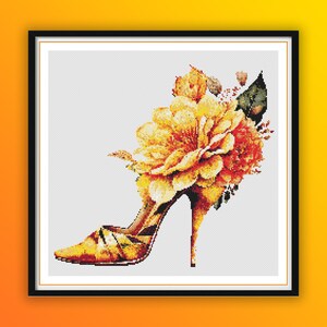 Patrón de punto de cruz contado en PDF con tacón alto floral dorado en acuarela, punto de cruz de moda, arreglo floral, patrón floral en PDF