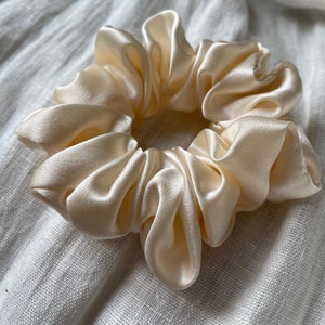 Mulberry silk scrunchies 19 momme. Beautiful gift for her Cream