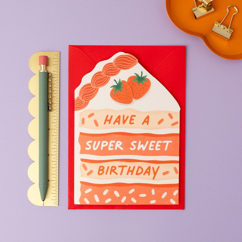 Carte de gâteau d'anniversaire super doux | en forme de découpe d'anniversaire unique | de gâteau aux fraises | pour elle | Pour un ami | Pour soeur image 1