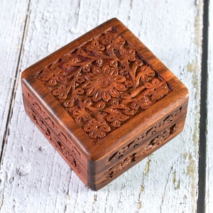 India House-Caja de madera para almacenamiento de recuerdos, multiusos, tallada a mano, caja multiusos, joyero (4 x 4 pulgadas)