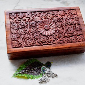 Caja de madera grabada a mano Organizador y almacenamiento de joyas de recuerdo -10X6 pulgadas / Caja multipropósito / Regalo para ella