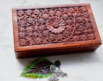 Caja de madera grabada a mano Organizador y almacenamiento de joyas de recuerdo -10X6 pulgadas / Caja multipropósito / Regalo para ella