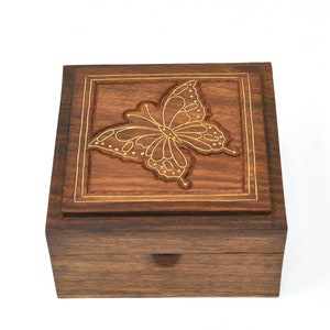 Holzkiste Andenken Lagerung Multi Utensil Hand geschnitzt | Mehrzweck-Box | Schmuckkästchen (Schmetterling)