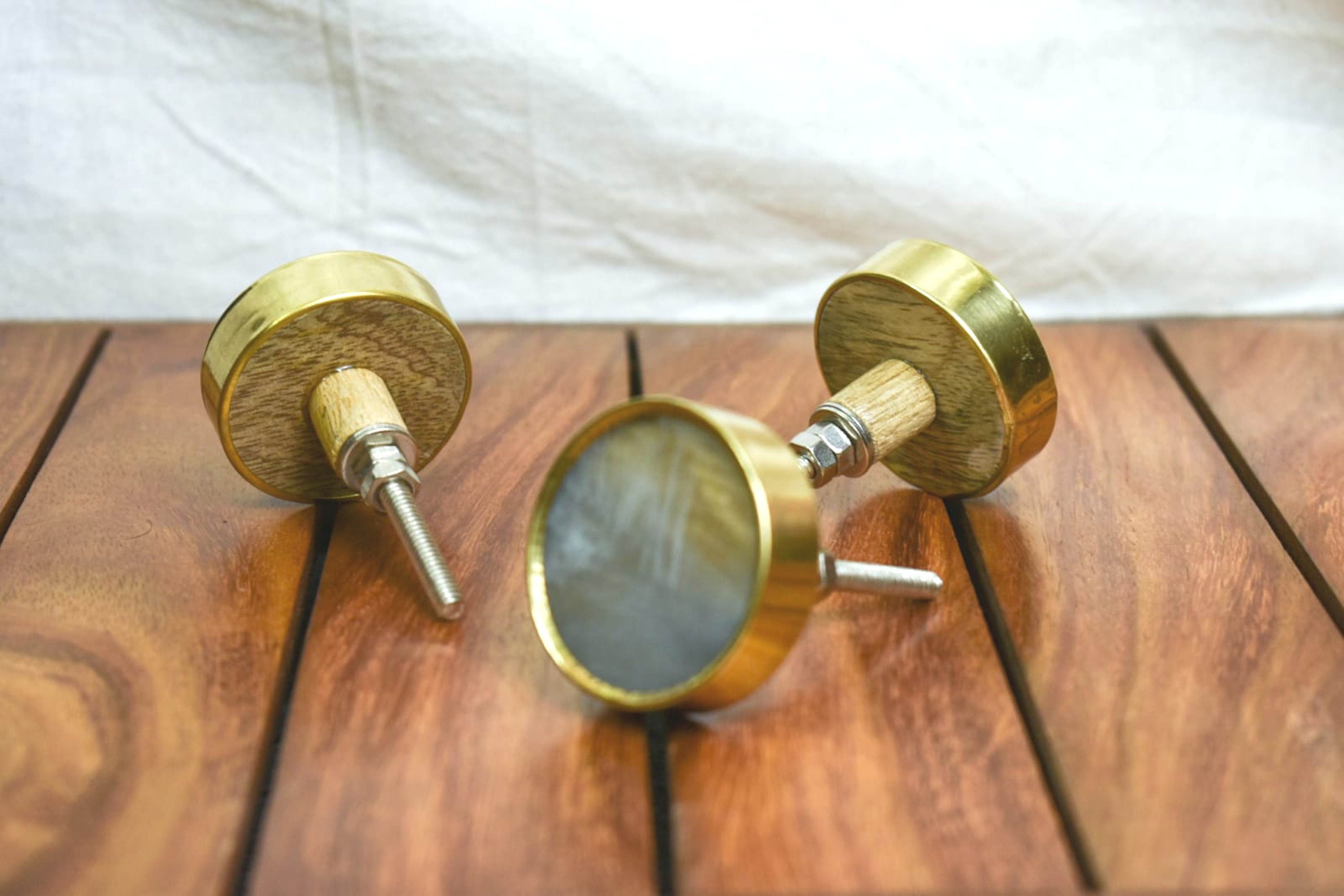 Einzigartige runde graue Holz Messing Schubladenknöpfe Schrank | Etsy