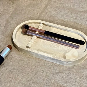 Marbled Jesmonite Makeup Brush Holder: Nail Tool Rest, Salon Decor
