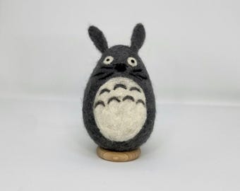 Huevos de Pascua de fieltro con aguja: decoración de figuras de lana hechas a mano