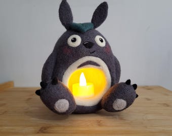 Lámpara de noche Totoro de fieltro agujado: Figura de lana hecha a mano con vela